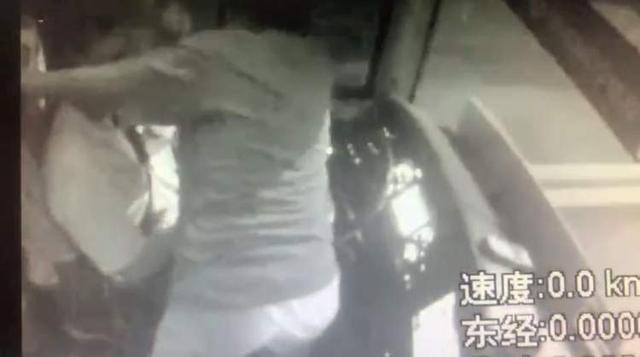 空調(diào)沒開毆打司機 被捕后還自夸是優(yōu)秀員工