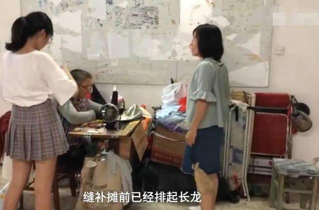 軍訓(xùn)服蹲下就崩線 給學(xué)生提供好一些材料的服裝有多難？