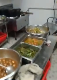 學?；貞?yīng)食堂藏起熱菜只給咸菜 責成食堂負責人深刻反省